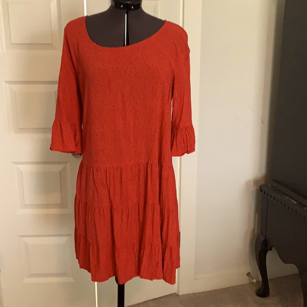 Coral/red dress flattering sleeves & tiered skirt